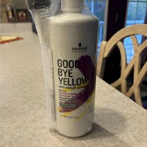 Schwarzkopf Goodbye Yellow Anti-Reflect Shampoo - White and Purple